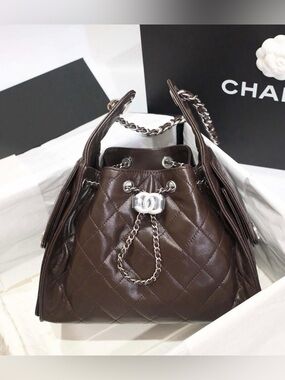 CHANEL 25 Hobo Bag in Small Chocolate Shiny Calfskin